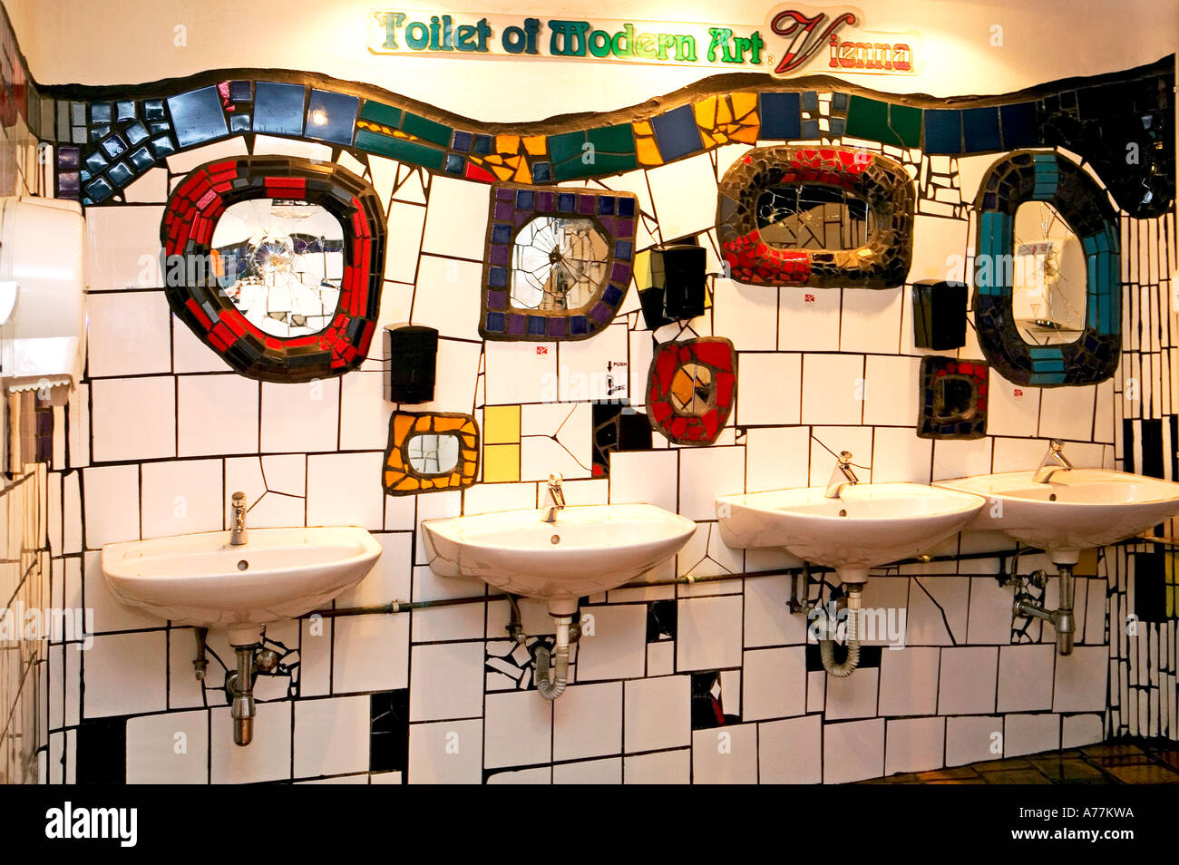 Toilet art -Fotos und -Bildmaterial in hoher Auflösung – Alamy