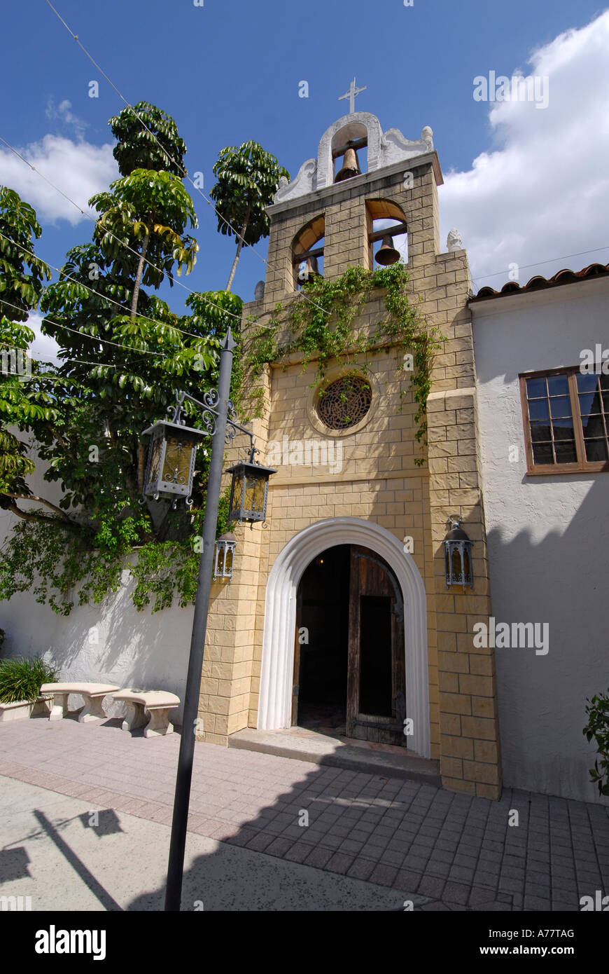 Hernando Desoto Statue und Innenhof in der South Florida Museum und Planetarium Bischof Stockfoto
