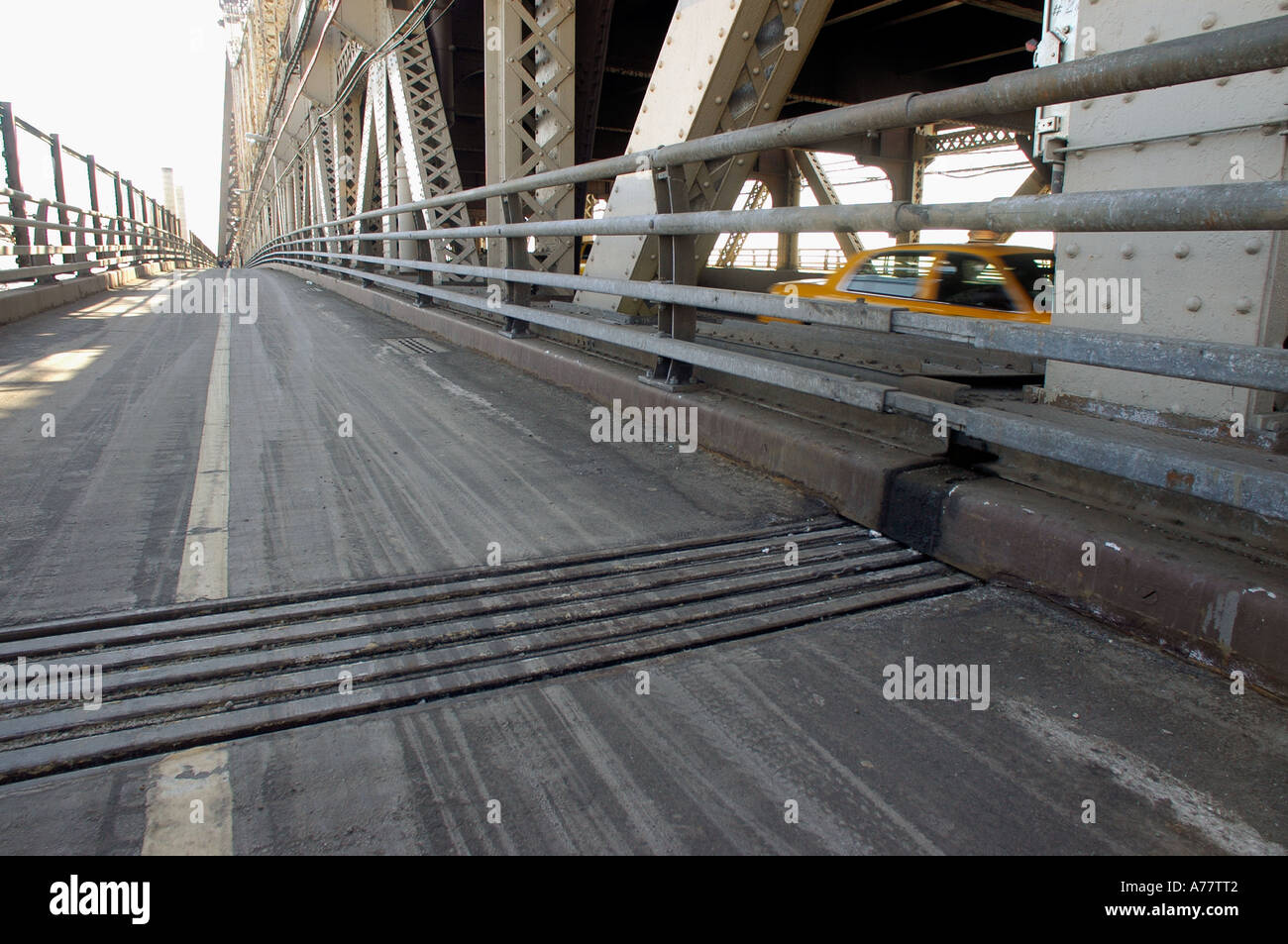Eine Dehnfuge auf die Queensboro Bridge über den East River in New York City Stockfoto
