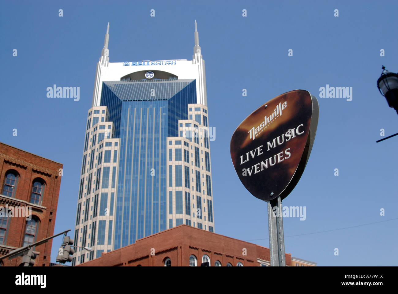 Live-Musik Veranstaltungsorte Restaurants Shopping entlang der Broadway Street in Nashville Tennessee TN Stockfoto