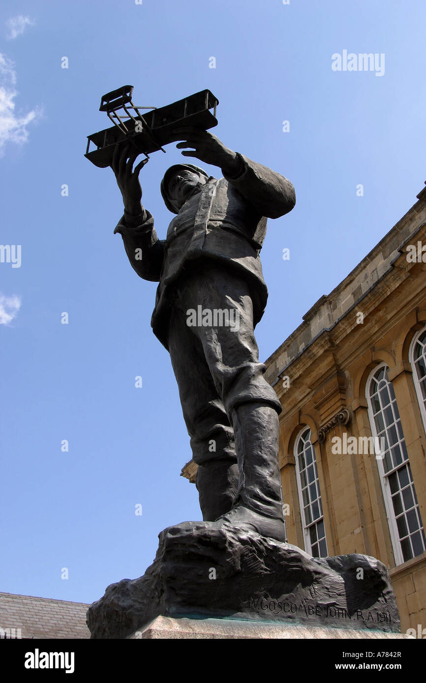 Gwent Monmouth Agincourt Platz Charles Rolls statue Stockfoto