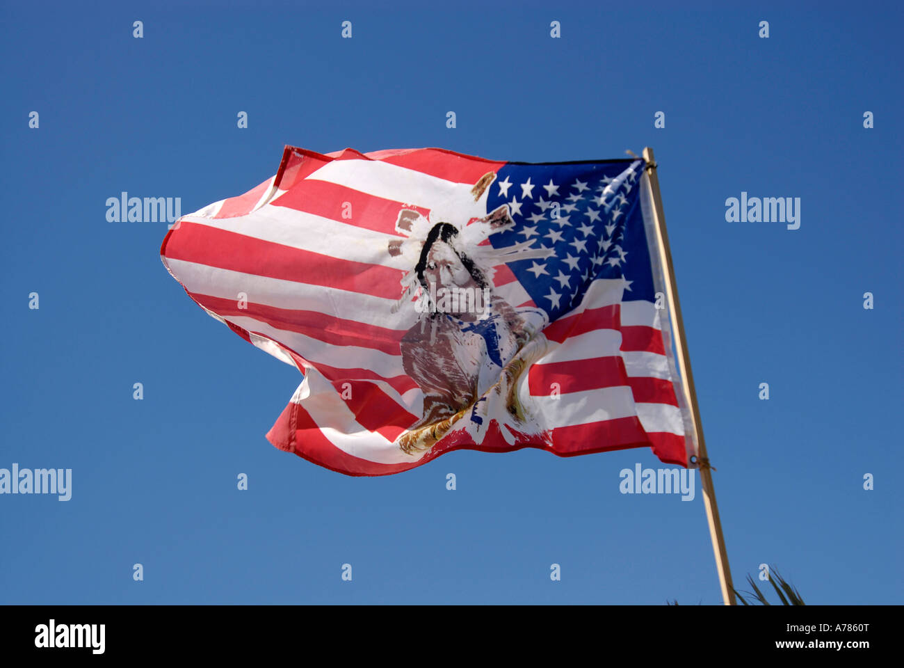 Amerikanische Flagge mit Native American Indian Florida FL FLA USA uns Stockfoto