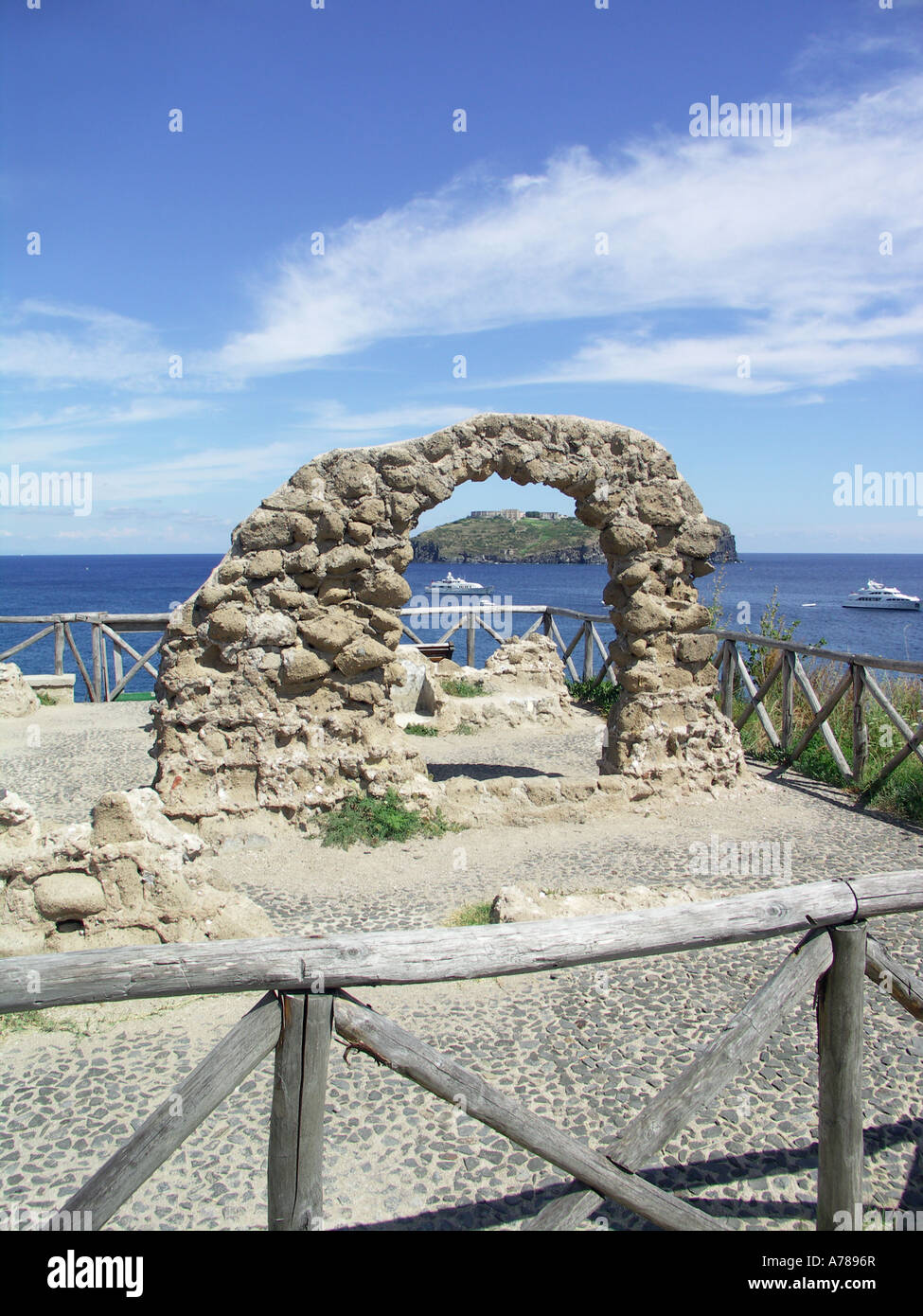 römische Ruinen am Meer in Ventotene Insel Lazio Italien Mittelmeer, Europa Stockfoto