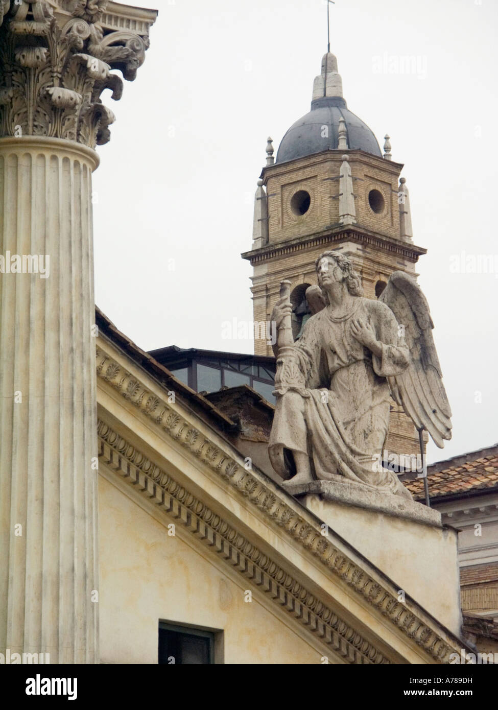 Engelsstatue auf der Kirche von San Girolamo Degli Schiavoni in Rom, Lazio, Italty Stockfoto