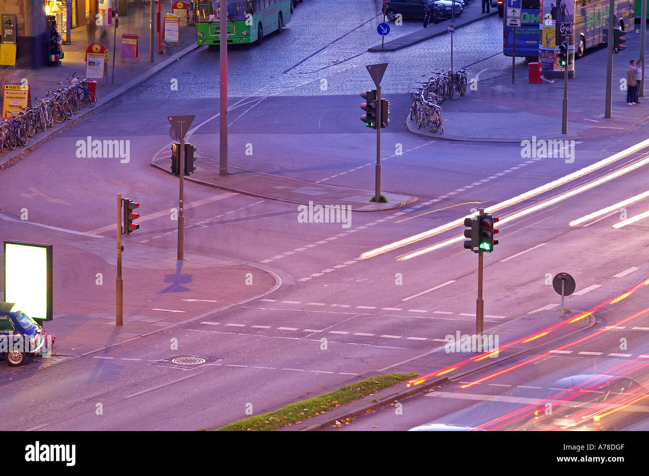 Straßenkreuzung in Hamburg Stockfoto