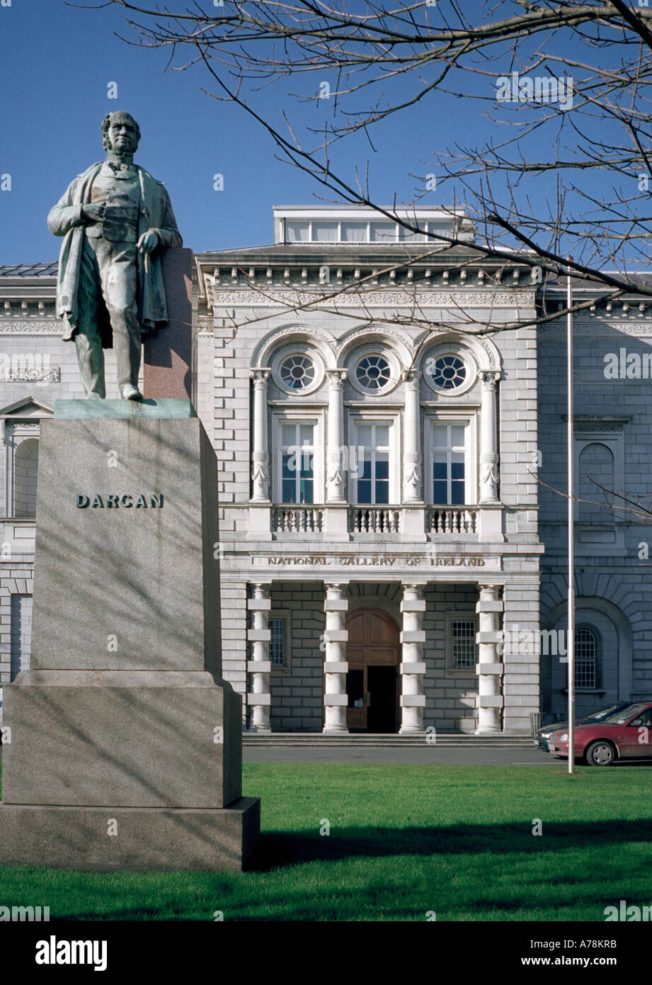 Ein Blick auf die Vorderansicht der National Gallery of Art am Merrion Square, Dublin Stockfoto