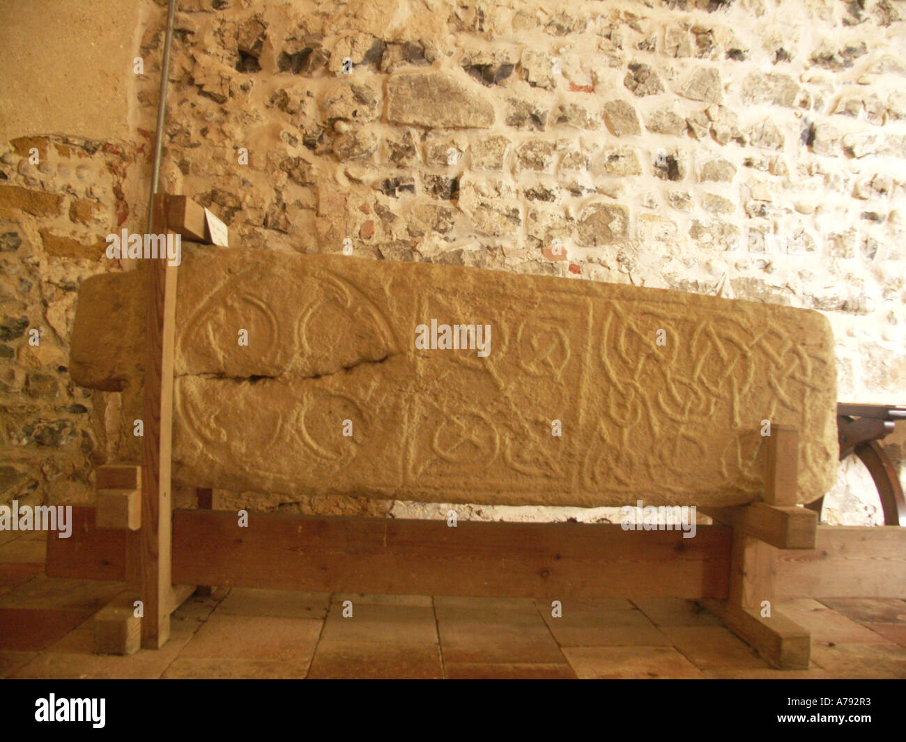 Alten Steinkreuz sächsischen Saint Botolph Kirche Iken Suffolk England Stockfoto