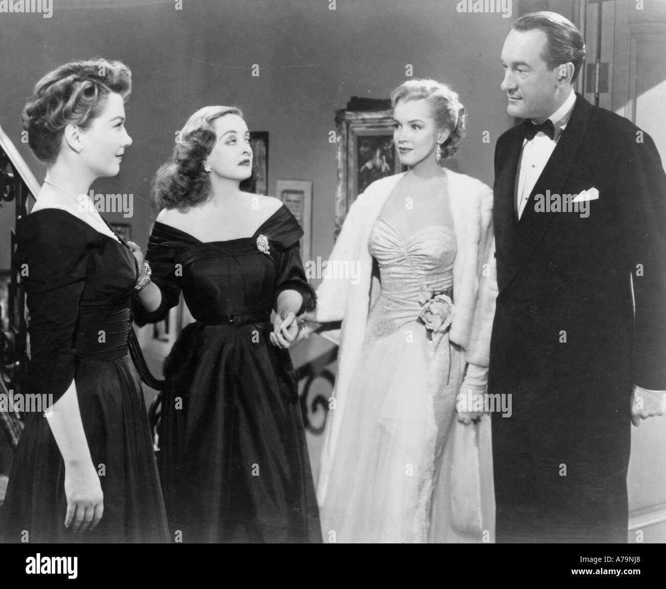 ALL ABOUT EVE 1950 TCF Film mit von rechts, George Sanders, Marilyn Monroe, Bette Davis und Anne Baxter Stockfoto