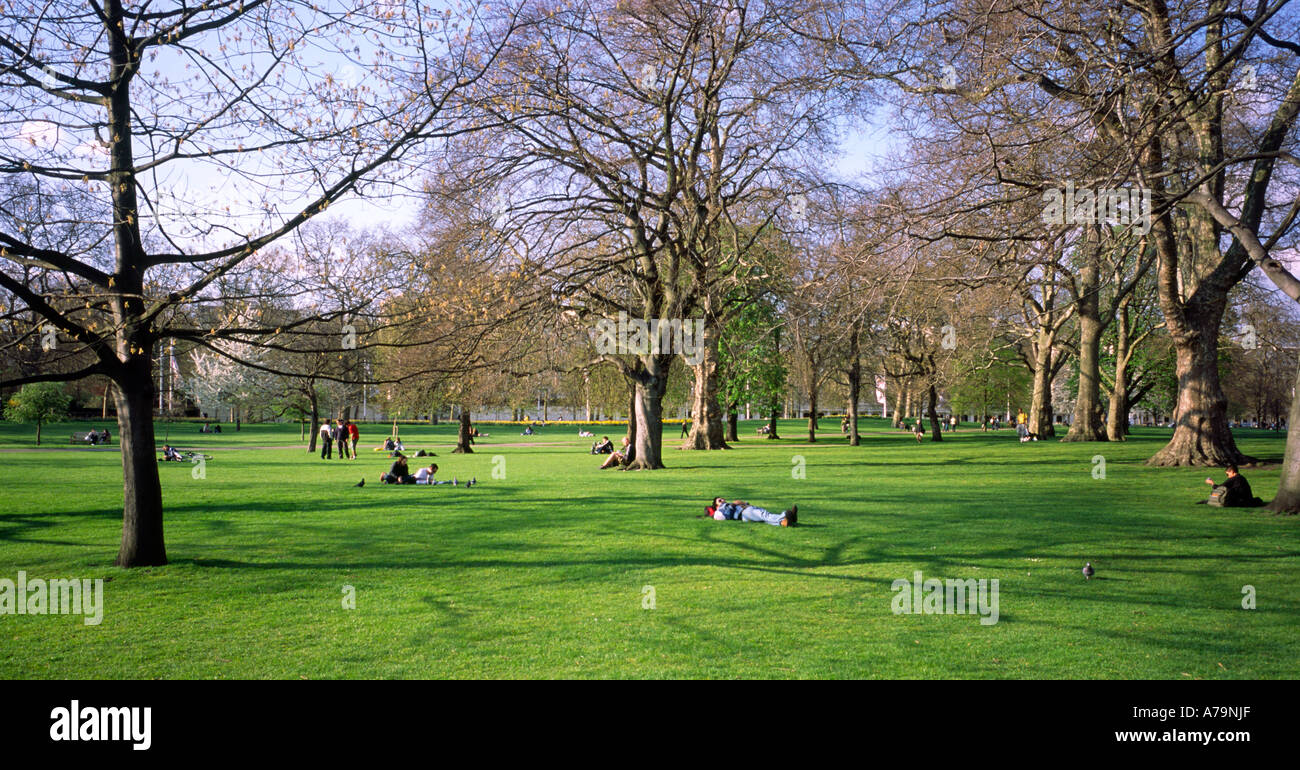 Blick von St. James Park in Central London England UK in Frühlingssonne Stockfoto
