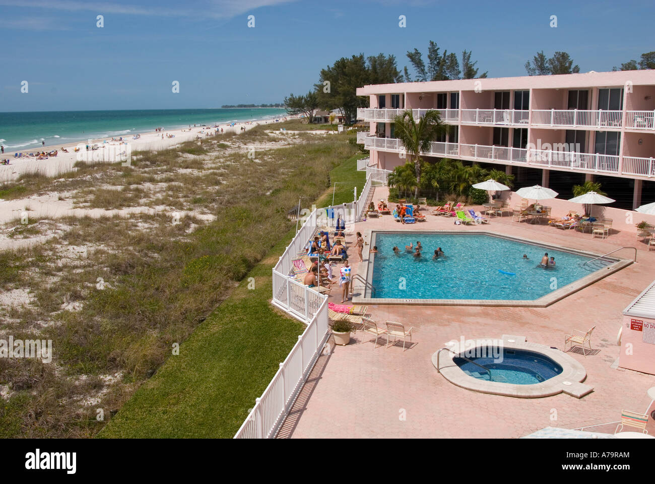 Blick auf Strand Eigentumswohnungen auf Anna Maria Island Florida USA Stockfoto