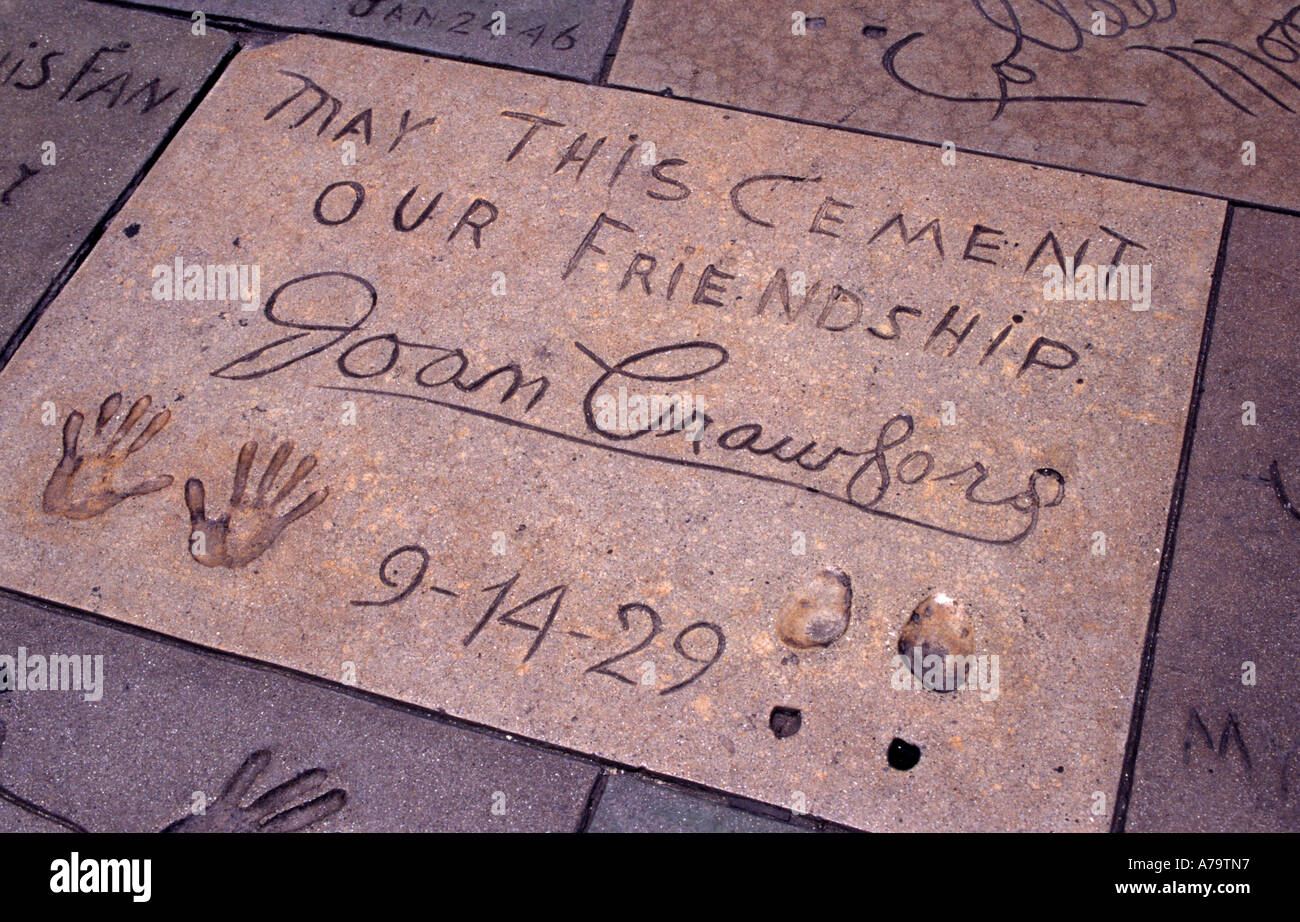 Joan Crawford Hand Fuß Drucke Pflasterung Chinese Theater in Hollywood Boulevard in Los Angeles Stockfoto
