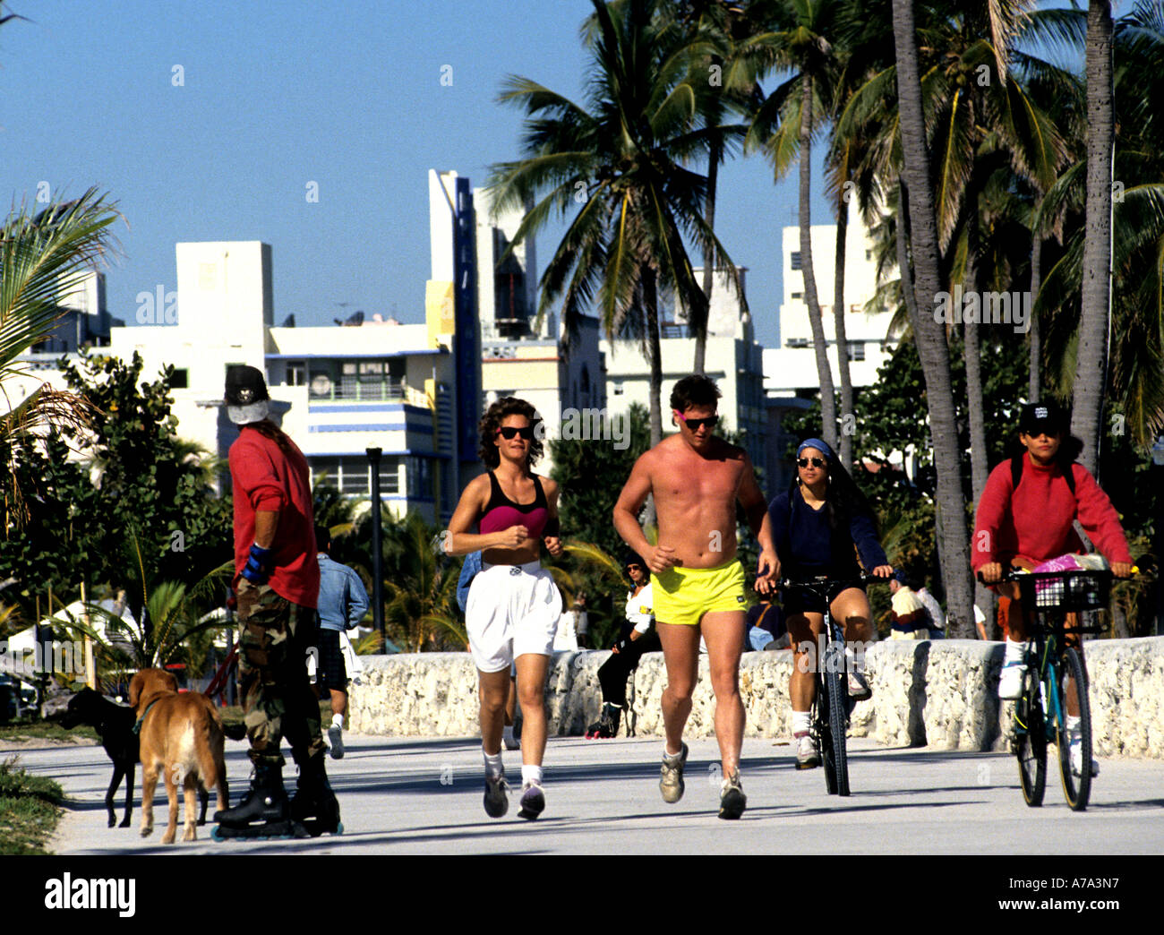 Florida Miami Beach Art Deco historischen Bezirk South Pointe Crunch Ocean Drive Run Läufer hotels Stockfoto