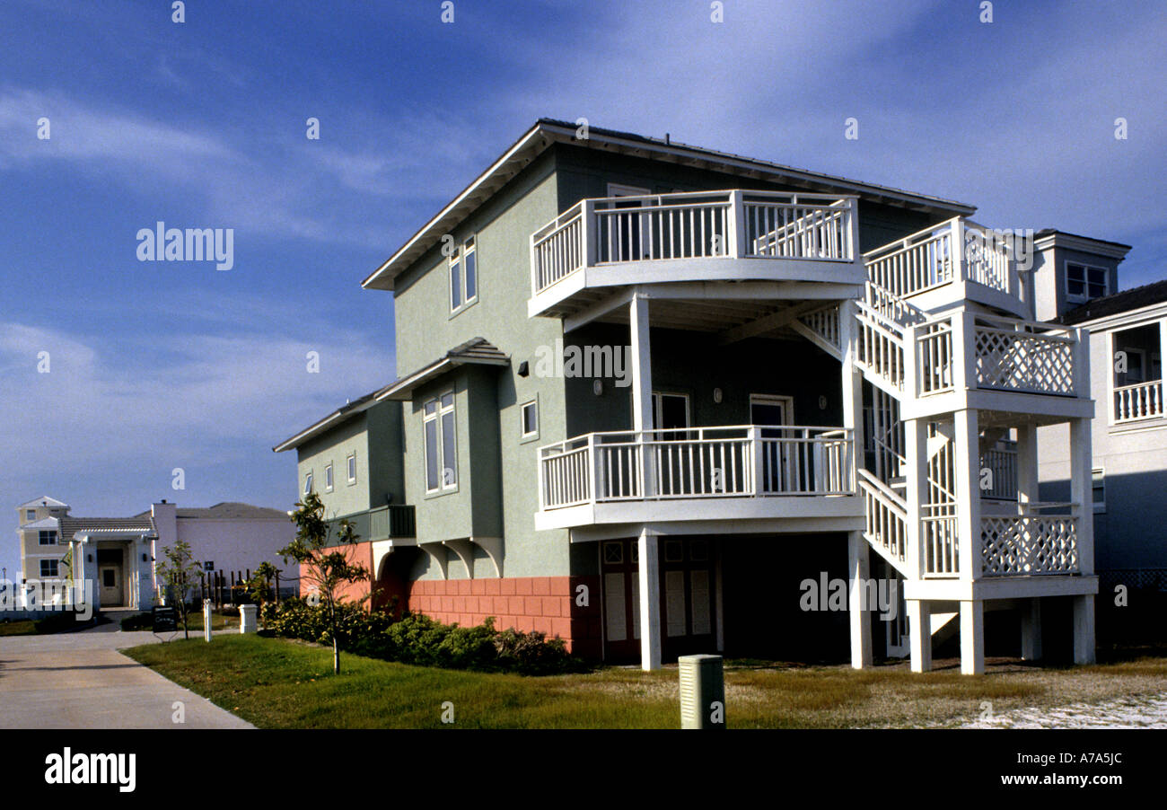 Strandhaus am weißen Strand von Pensacola Beach auf der Insel Santa Rosa an der Golfküste von nördlichen Florida Vereinigte Staaten Stockfoto