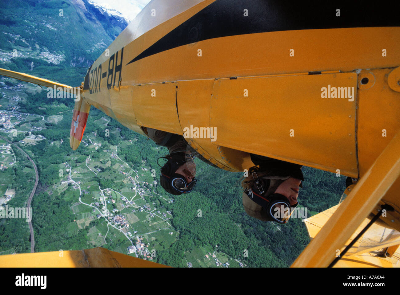 Flugzeug Bücker Jungmann fliegen looping Schweiz Stockfoto