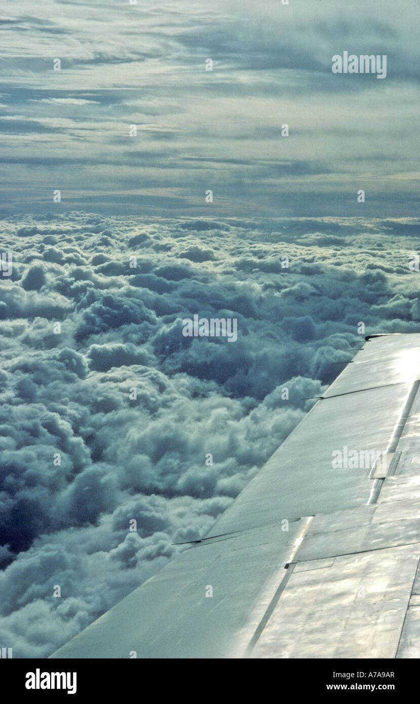 Fliegen in den Wolken Stockfoto