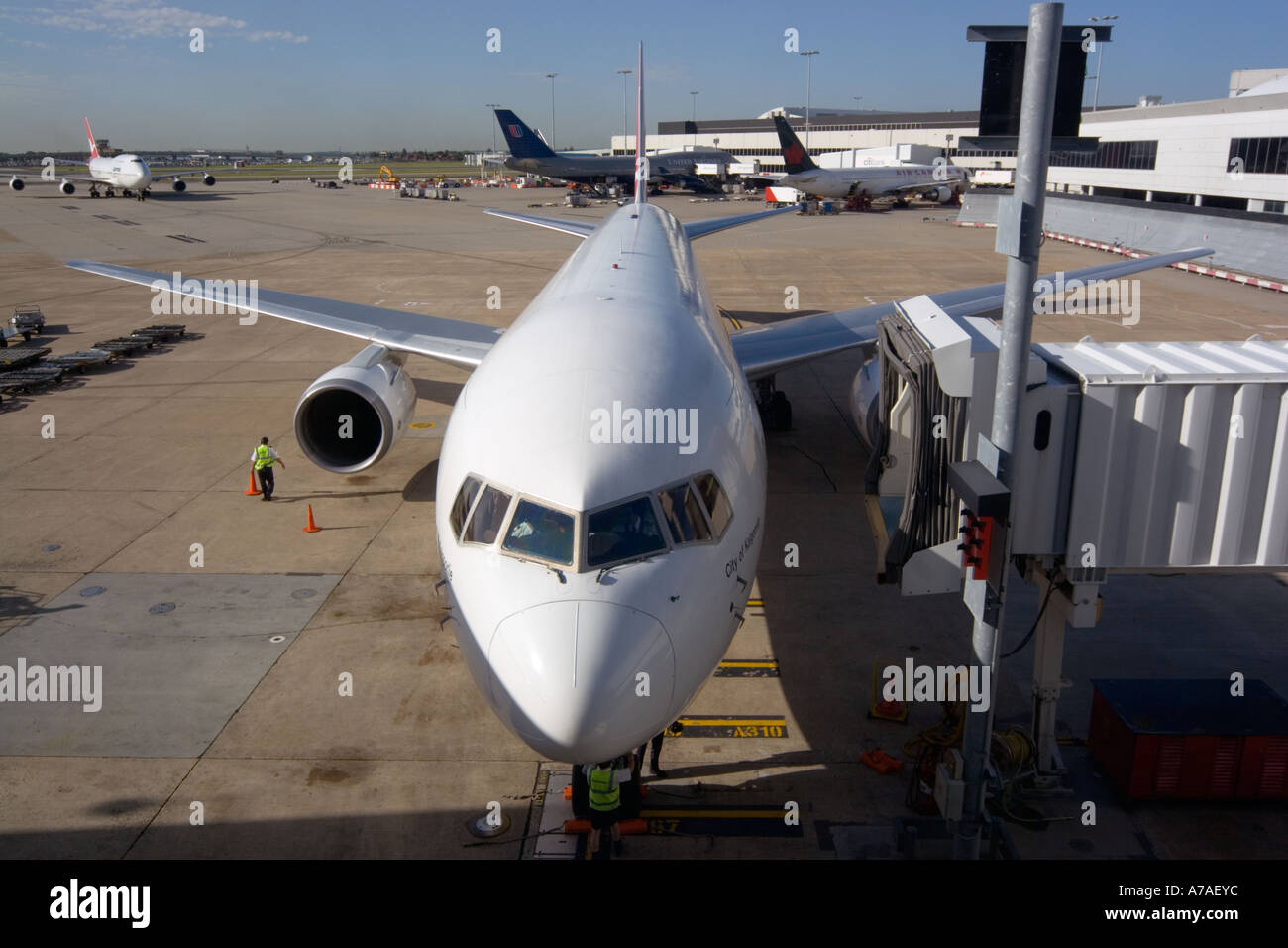 Sydney Airport Australien Qantas Jet nähert sich das Tor Stockfoto