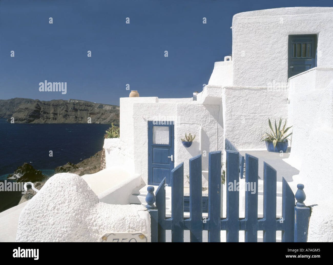 Traditionelles weiß getünchten Häuschen Oia Santorini griechische Inseln Griechenland Stockfoto
