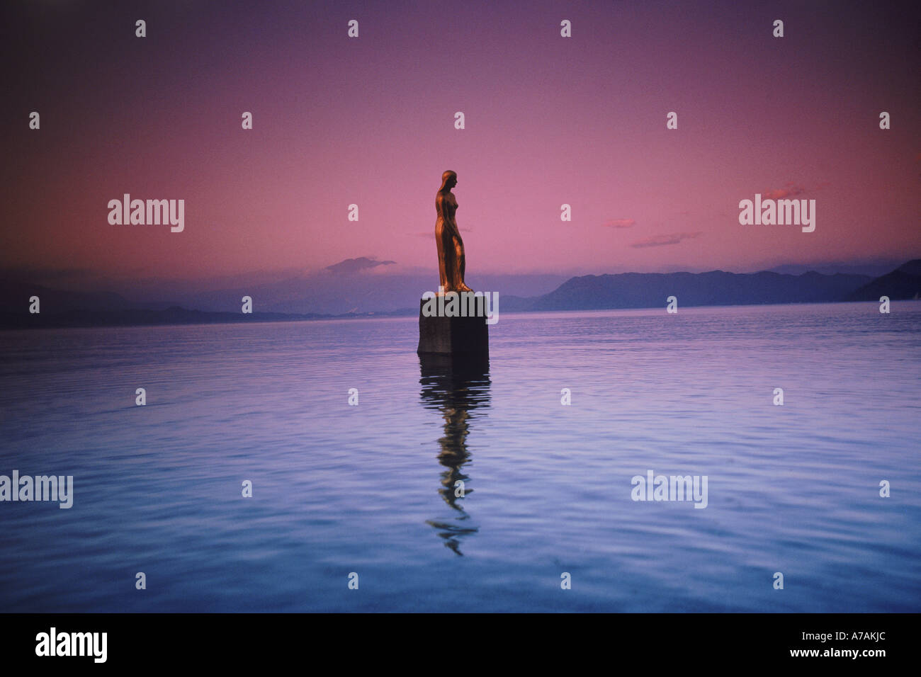 Statue von Prinzessin Tatsuko im See Tazawako in Akita Preficture, Japan Stockfoto