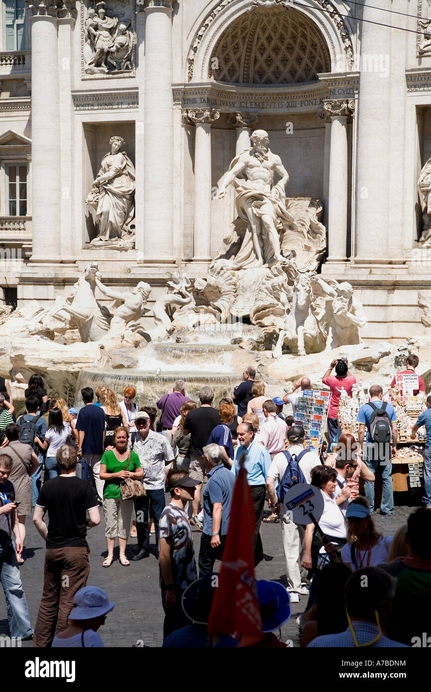 Andrang am Trevi Brunnen Rom Sommer 2006 Stockfoto