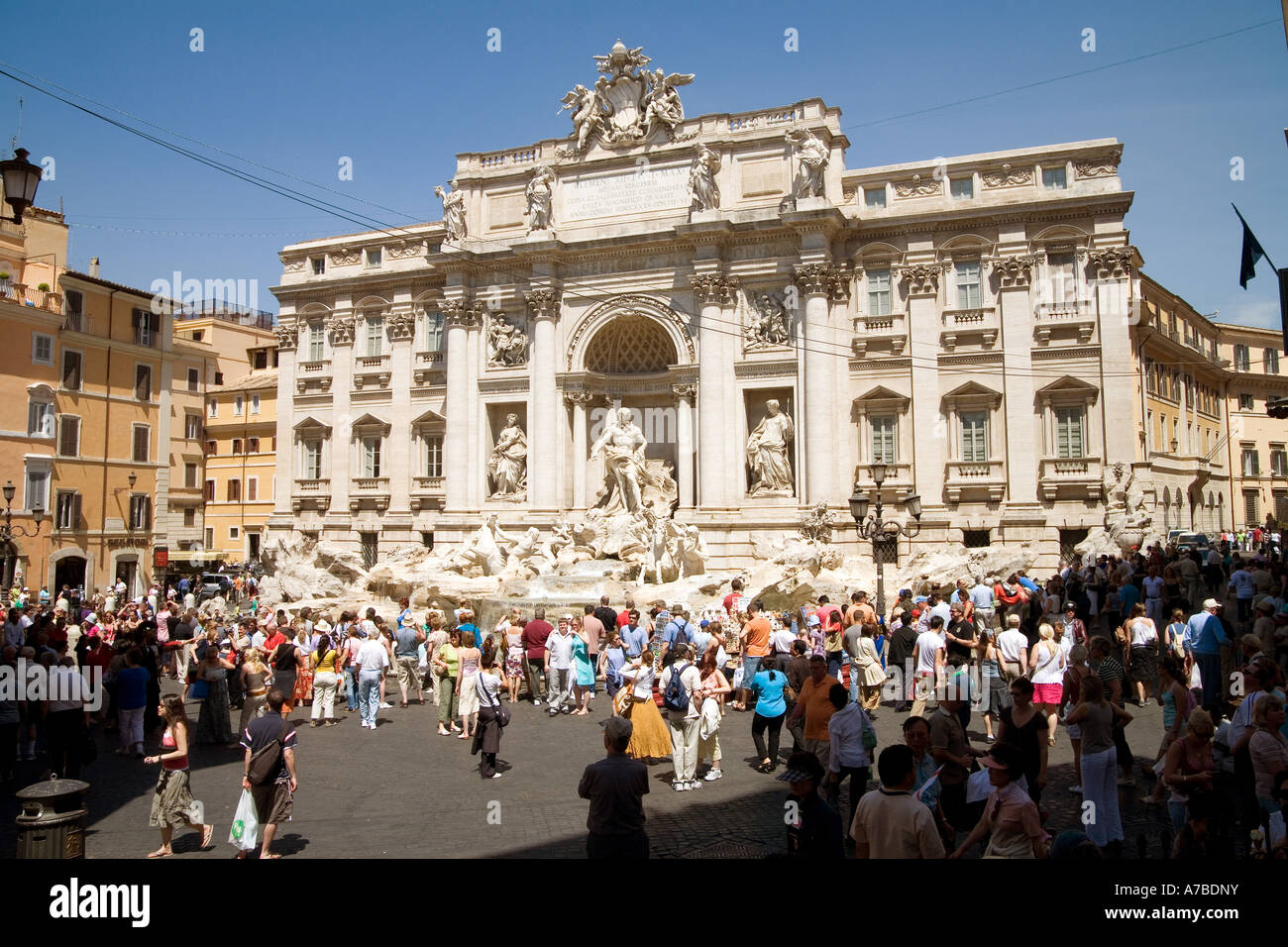 Andrang am Trevi Brunnen Rom Sommer 2006 Stockfoto