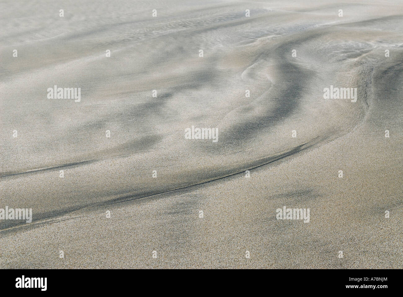 Abstraktes nassen Sand Muster Hintergrund des Meeres Ufer Surfen in der Karibik Stockfoto