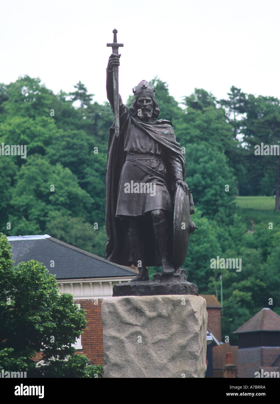 Statue von König Alfred die großen in der High Street von Winchester Hampshire von Hamo Thornycroft RA 1900 Stockfoto