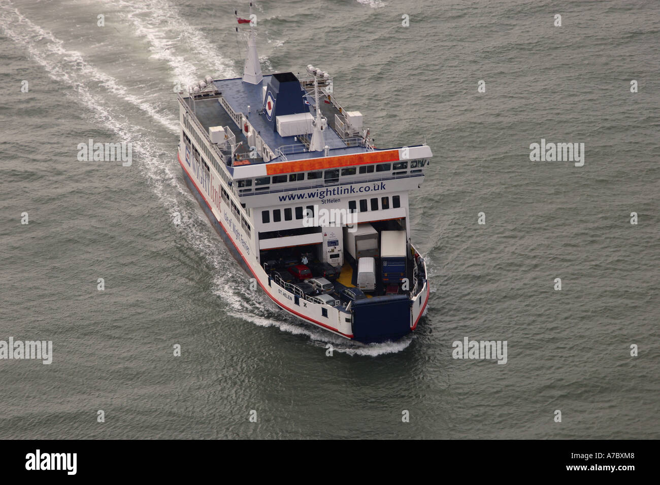 Isle Of Wight Autofähre Segeln in Portsmouth Harbour St. Helen Stockfoto