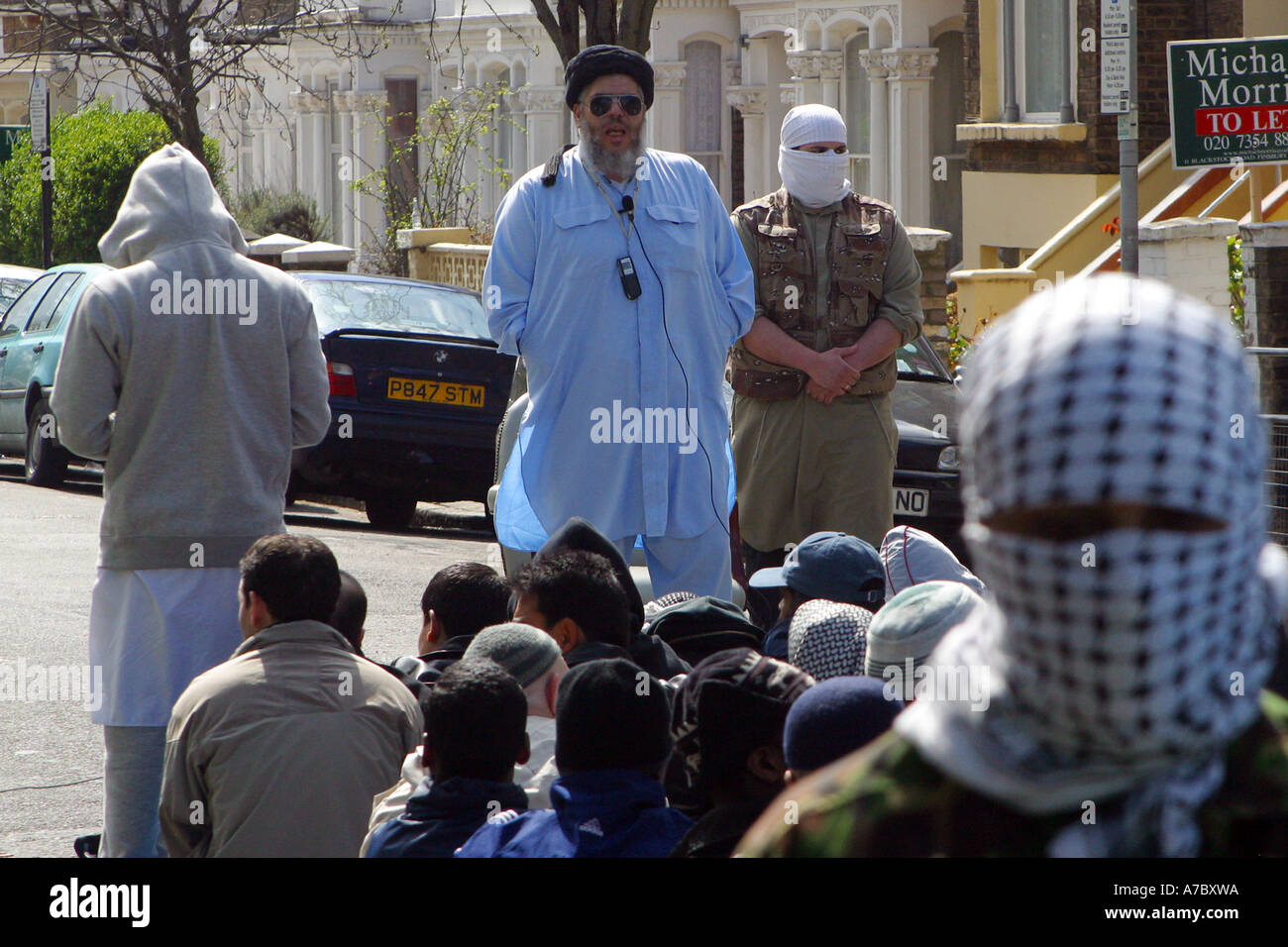 Muslimischen geistlichen Abu Hamza Predigt auf der Straße draußen der Finsbury Park-Moschee. Stockfoto