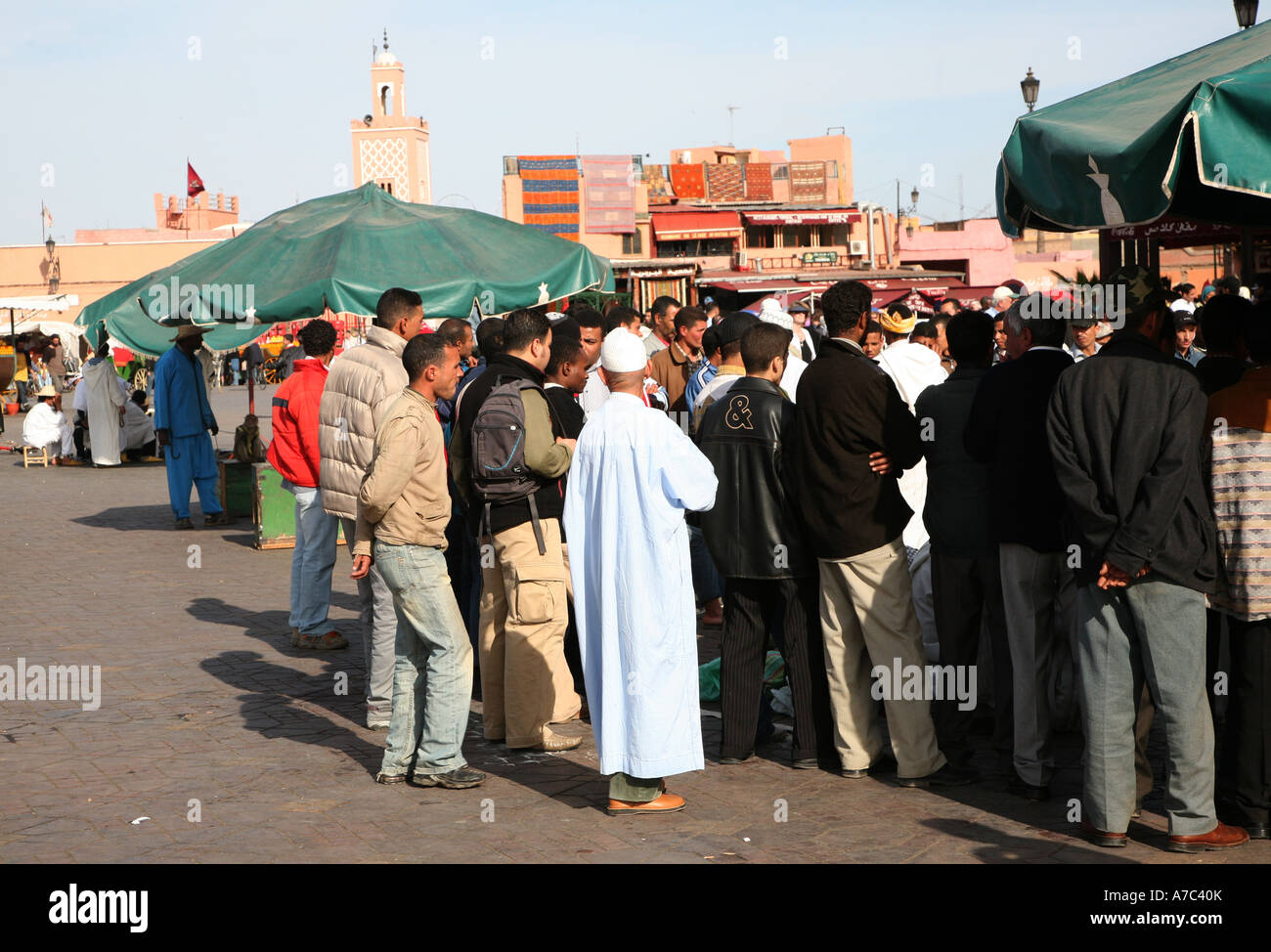 Menge Freunde Leistung Platz Jema al-Fna, Marrakesch, Marokko, Nordafrika Stockfoto