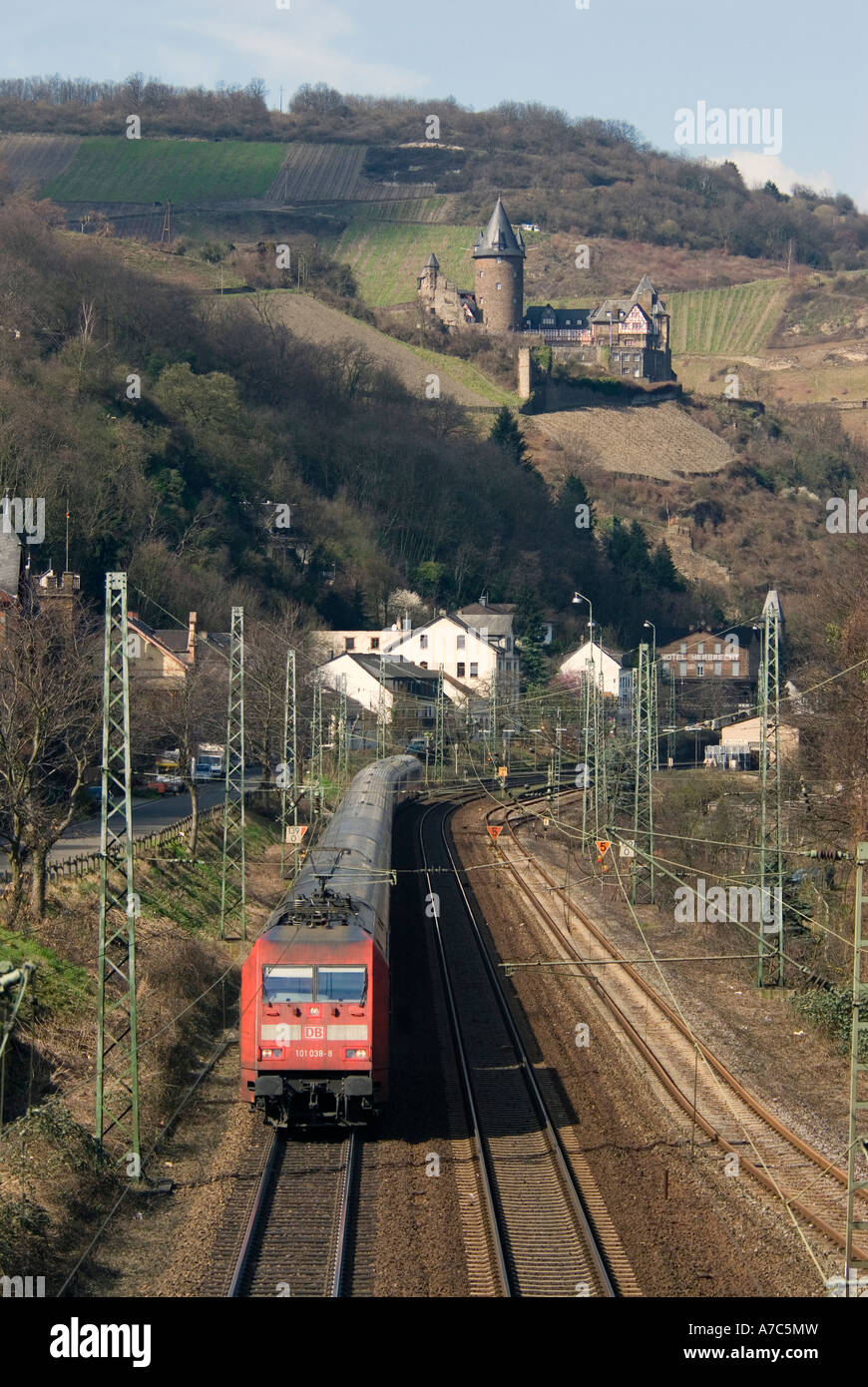 Trainieren Sie mit Burg Stahleck, Bacharach, Deutschland Stockfoto Trainieren Sie mit Burg Stahleck, Bacharach, Deutschland Stockfoto