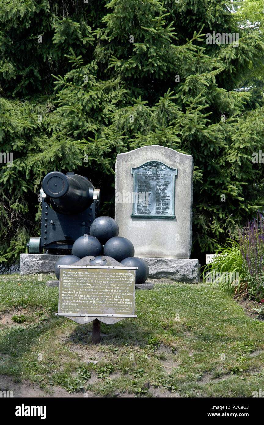 Denkmal mit Kanonen und Kugeln, New Hope Bucks County Pennsylvania USA Stockfoto