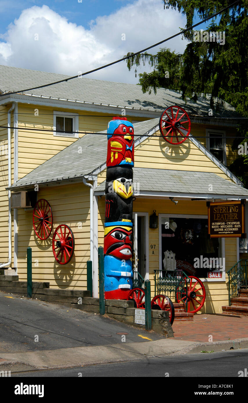 Sterling Ledergeschäft mit eigenartige helle Anordnung, New Hope Bucks County Pennsylvania USA Stockfoto