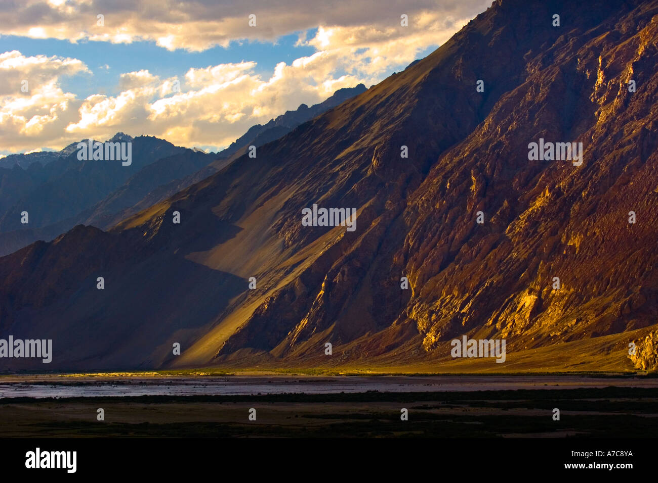 Die Landschaft rund um Diskit Gompa Diskit indischen Himalaya Stockfoto