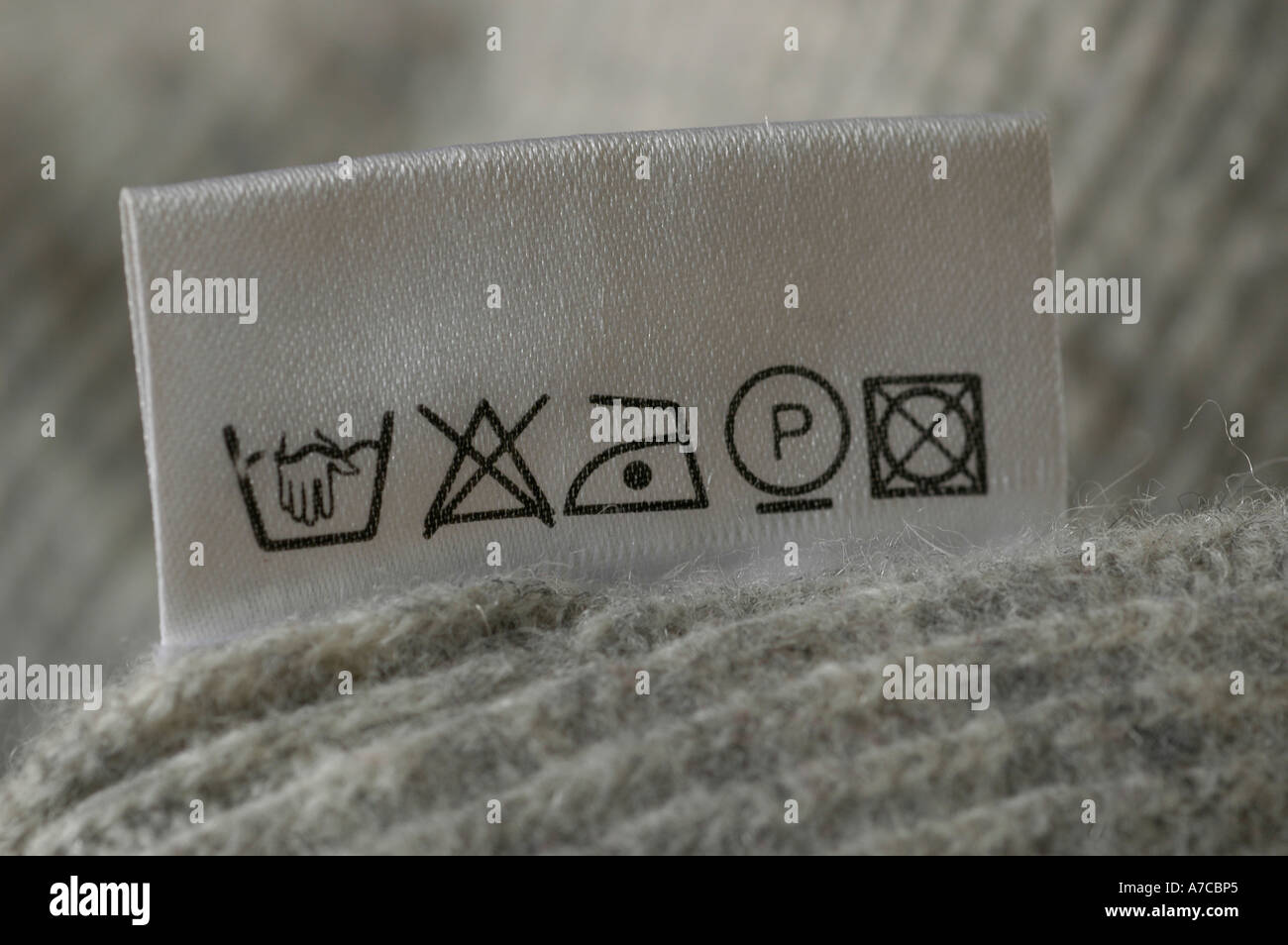 Waschen Anweisungen Label auf Pullover. (c) von Uli Nusko, ch-3012 Bern. Stockfoto