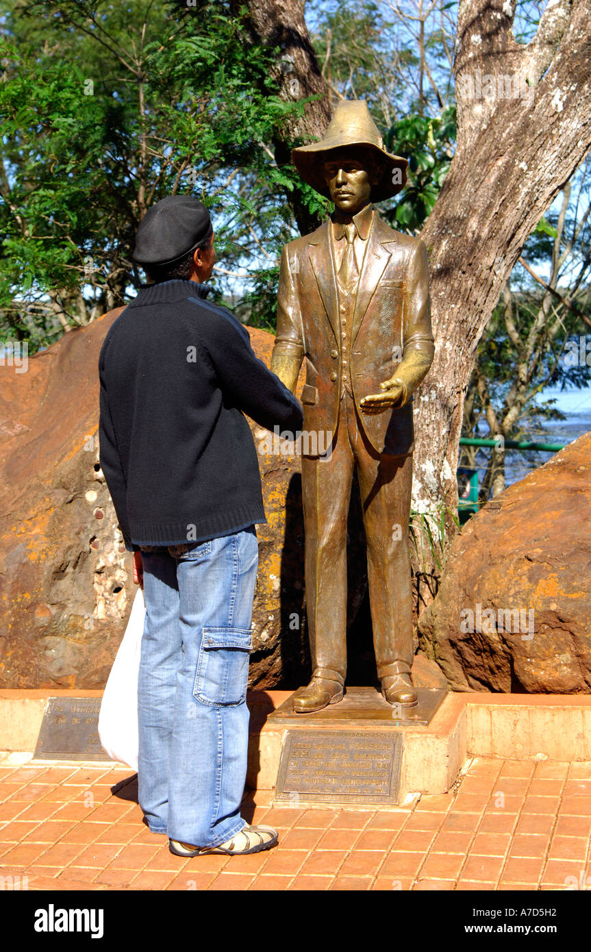 Denkmal von Frederico Engel Rios-Tourismus-Pionier der Iguazu Wasserfälle Foz do Iguaçu Brasilien Stockfoto