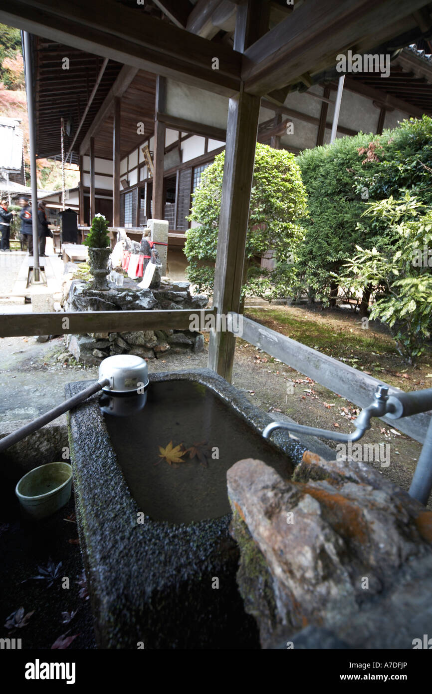 Wassertrog in Nanzenji Saisho in Tempelstadt von Kyoto Japan Asien Historic traditionelle Gebäude Stockfoto