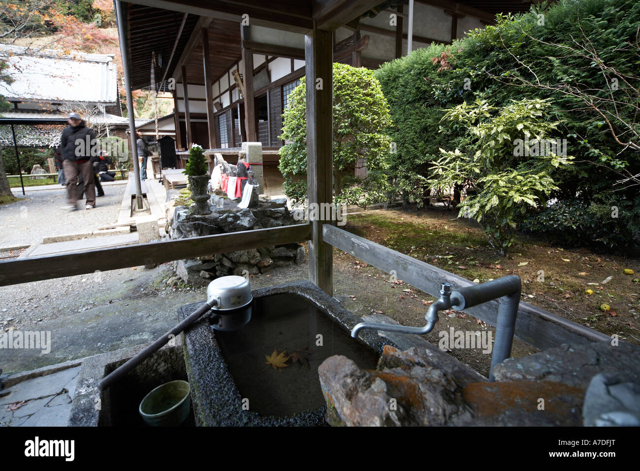 Wassertrog in Nanzenji Saisho in Tempelstadt von Kyoto Japan Asien Historic traditionelle Gebäude Stockfoto