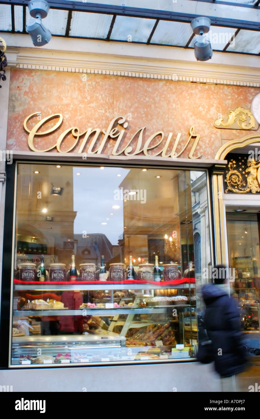 Vers-ailles Frankreich, Shopping Candy Ice Cream Store, Fassade Gaulupeau 'French Bakery Old French Storefront, Schaufenster, Confiseur, Vintage Sign Stockfoto