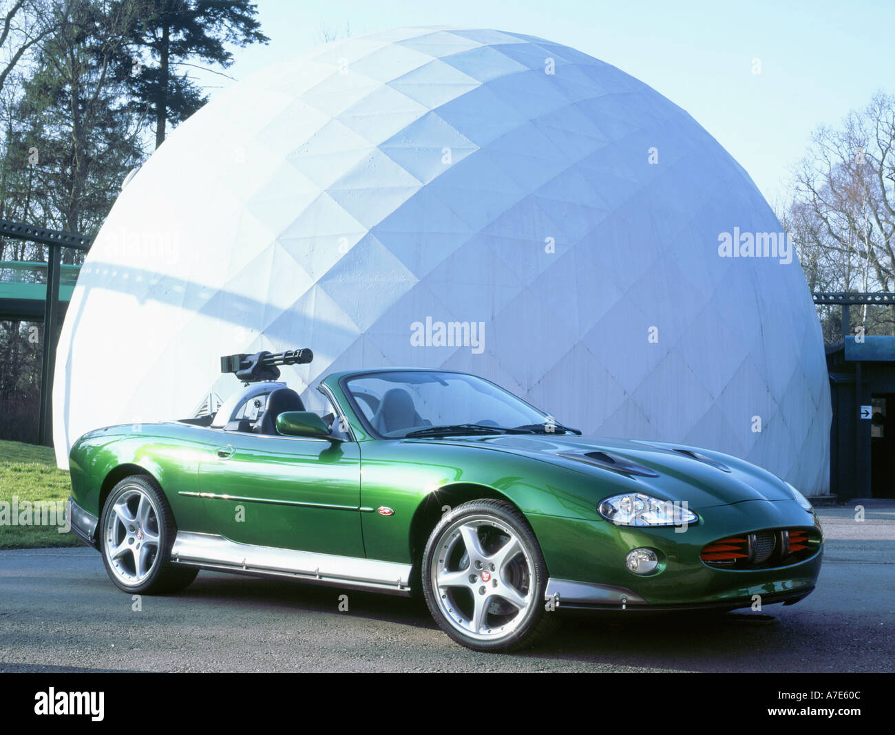 2002 Jaguar XKR sterben ein weiterer Tag James Bond Auto Stockfoto