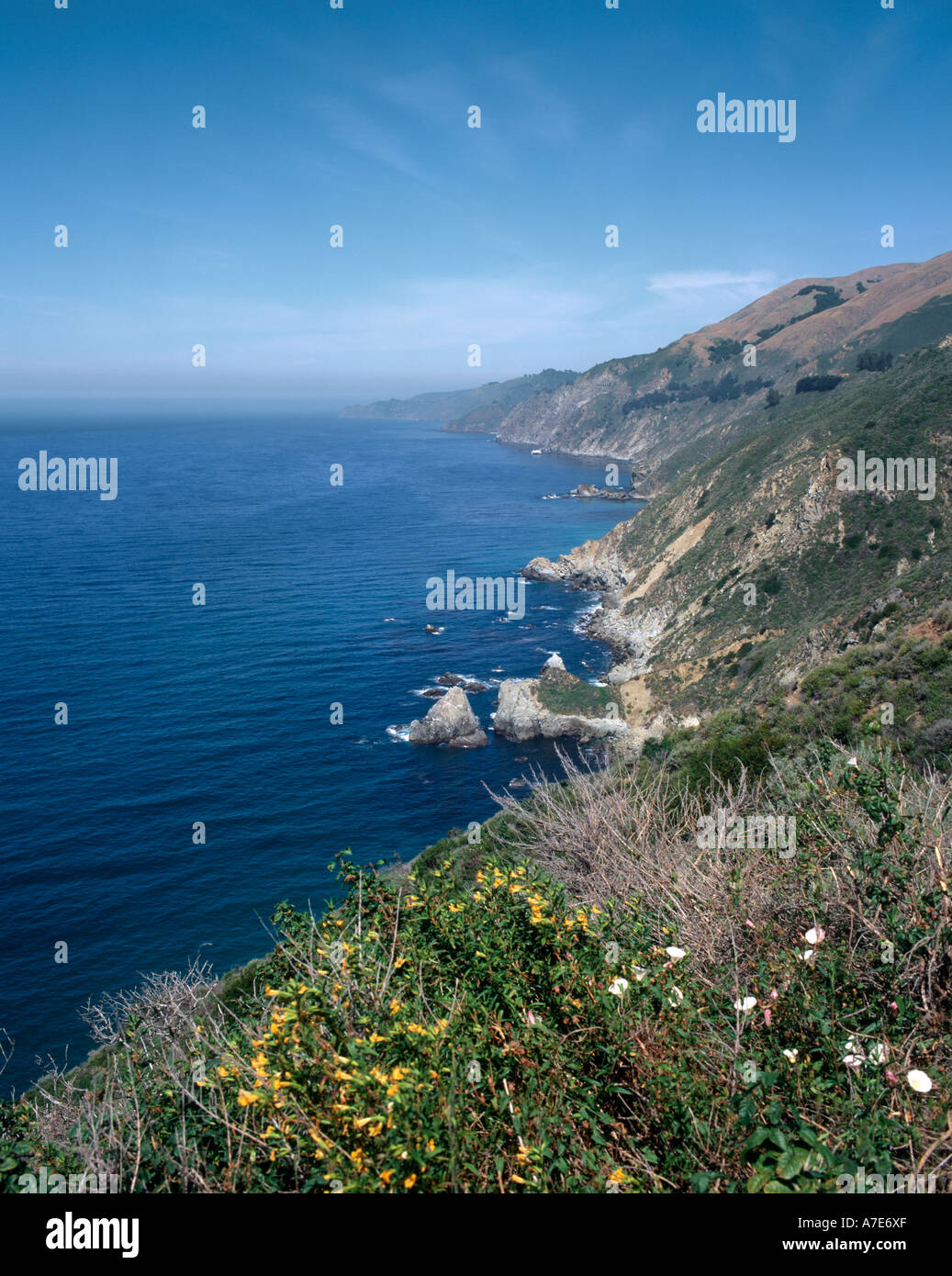 Küste aus dem Pacific Coast Highway (Highway 1), Big Sur Coast, Zentral-Kalifornien, USA Stockfoto