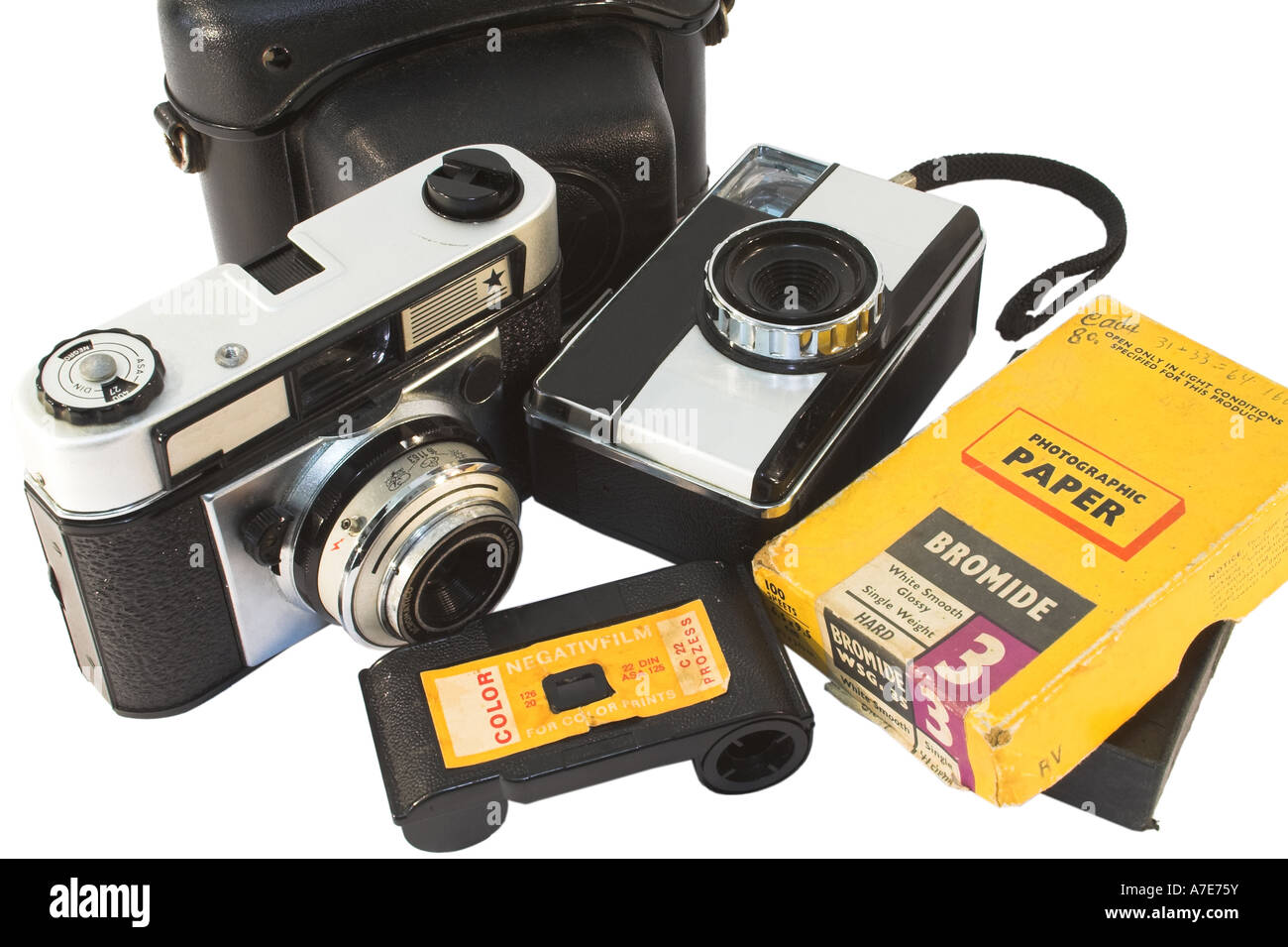 Vintage Filmkameras mit Foto negative Papierrolle und Etui Stockfoto