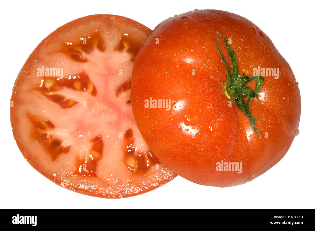 Rindfleisch Tomaten Hälften isoliert Makro auf weiss Stockfoto