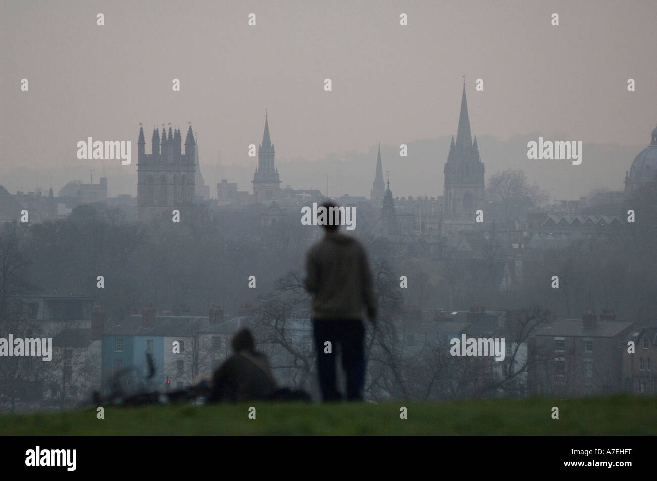 Ein Blick auf die Oxford-Skyline aus Oxford South Parks, wie Sonne untergeht ein toller Ort zum Entspannen von Studien. Stockfoto