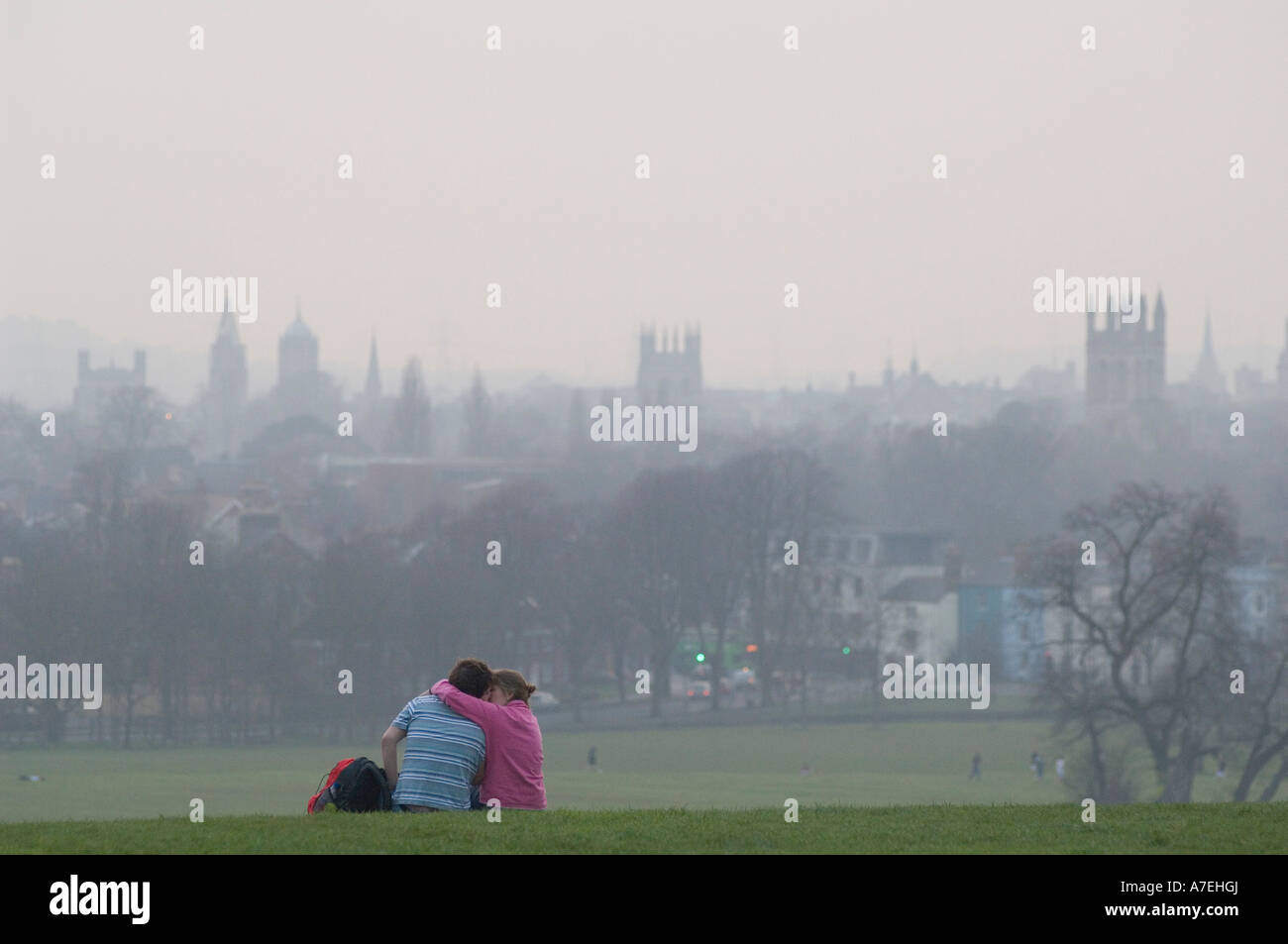 Ein Blick auf die Oxford-Skyline aus Oxford South Parks, wie Sonne untergeht ein toller Ort zum Entspannen von Studien. Stockfoto