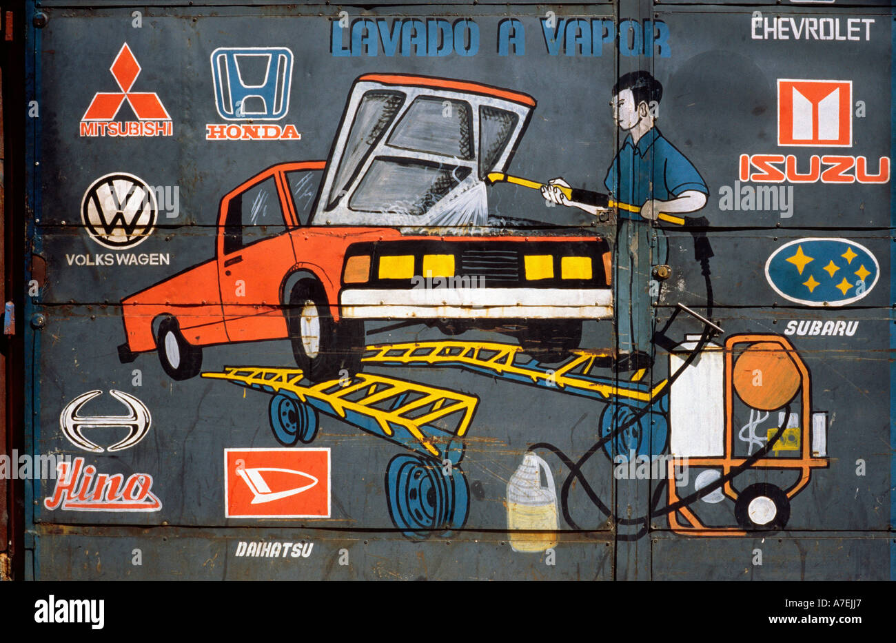 6. Februar 2002 - Hand gemalt anzeigen für verschiedene Autohersteller an der Pforte des einer Autowaschanlage in zentralen San Salvador. Stockfoto