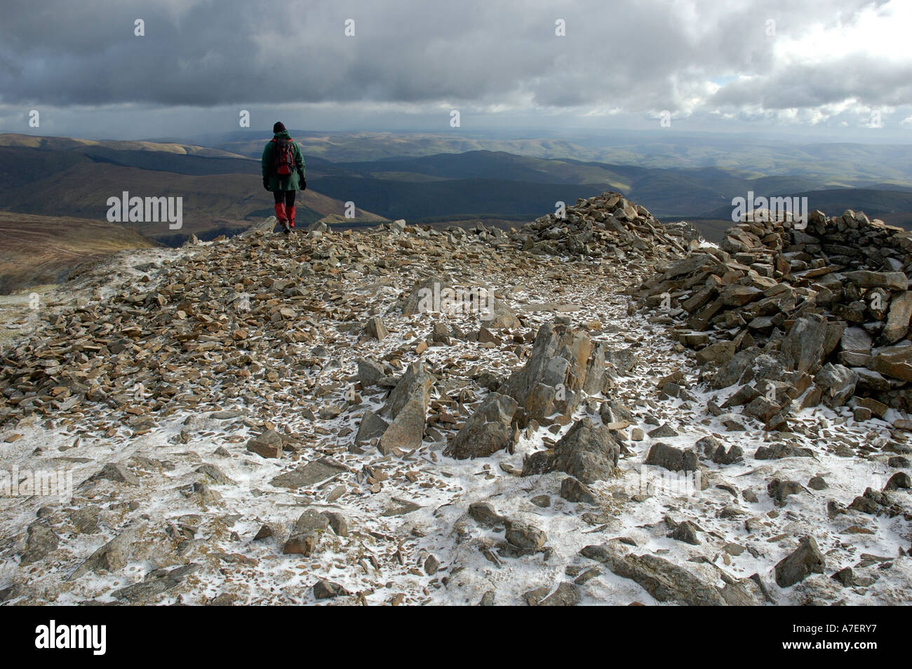 Walker auf Mynydd Moel Cadair Idris Wales Stockfoto