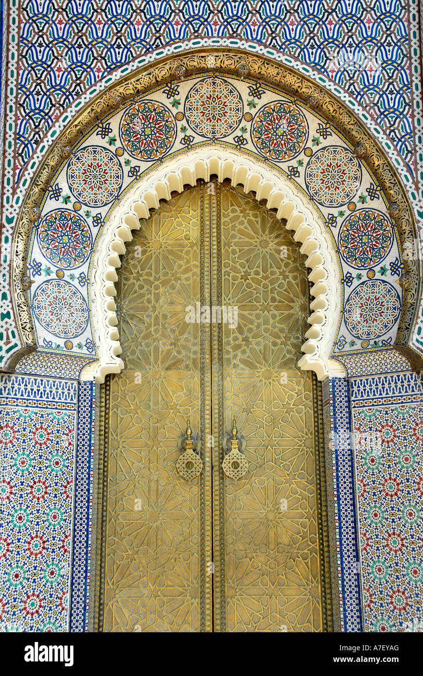 Kunstvollen orientalischen Portal Dar el-Makhzen Place des Alawiden Fès El-Jdid Marokko Stockfoto