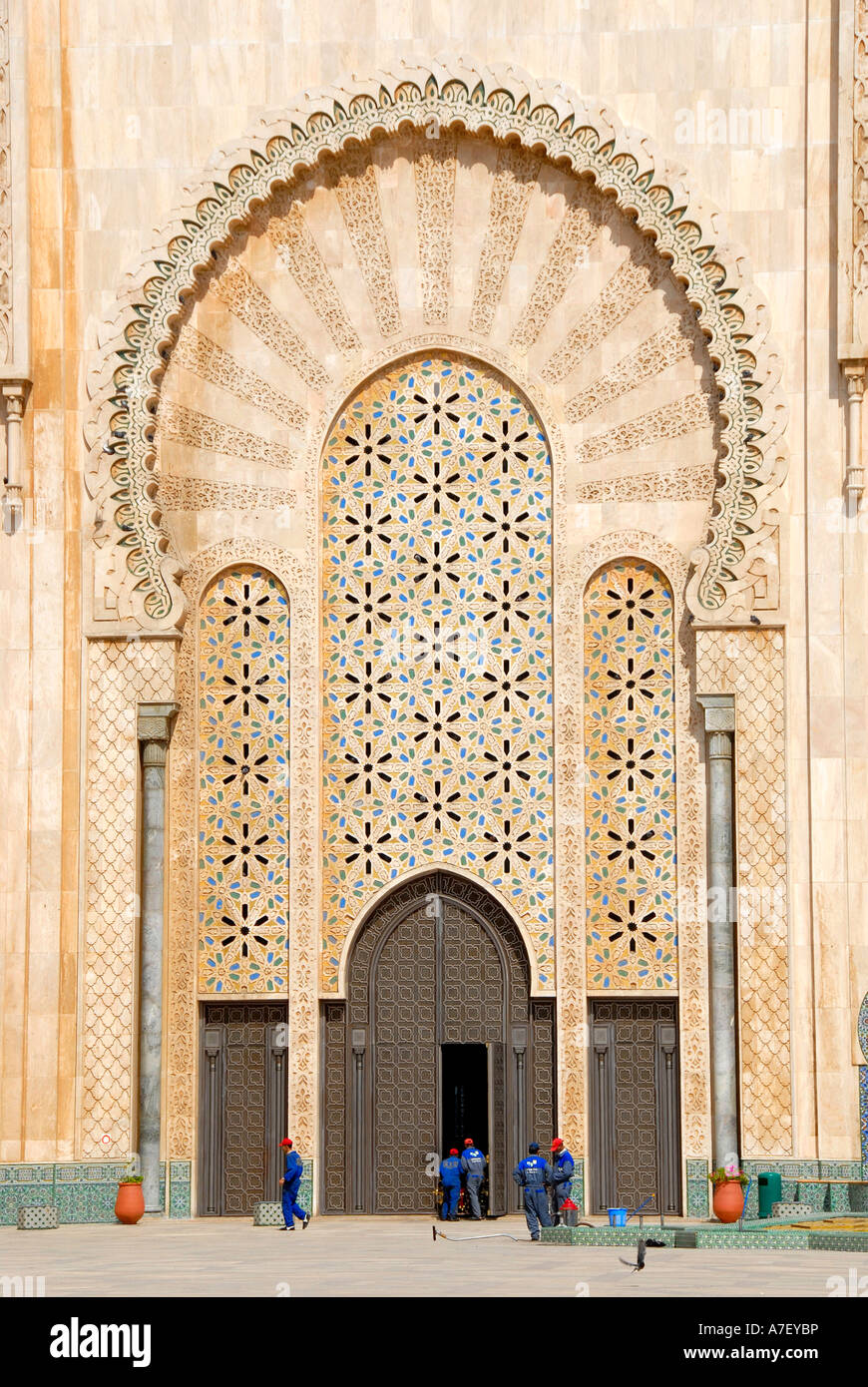 Riesige orientalische Portal der Moschee Hassan II Casablanca Marokko Stockfoto