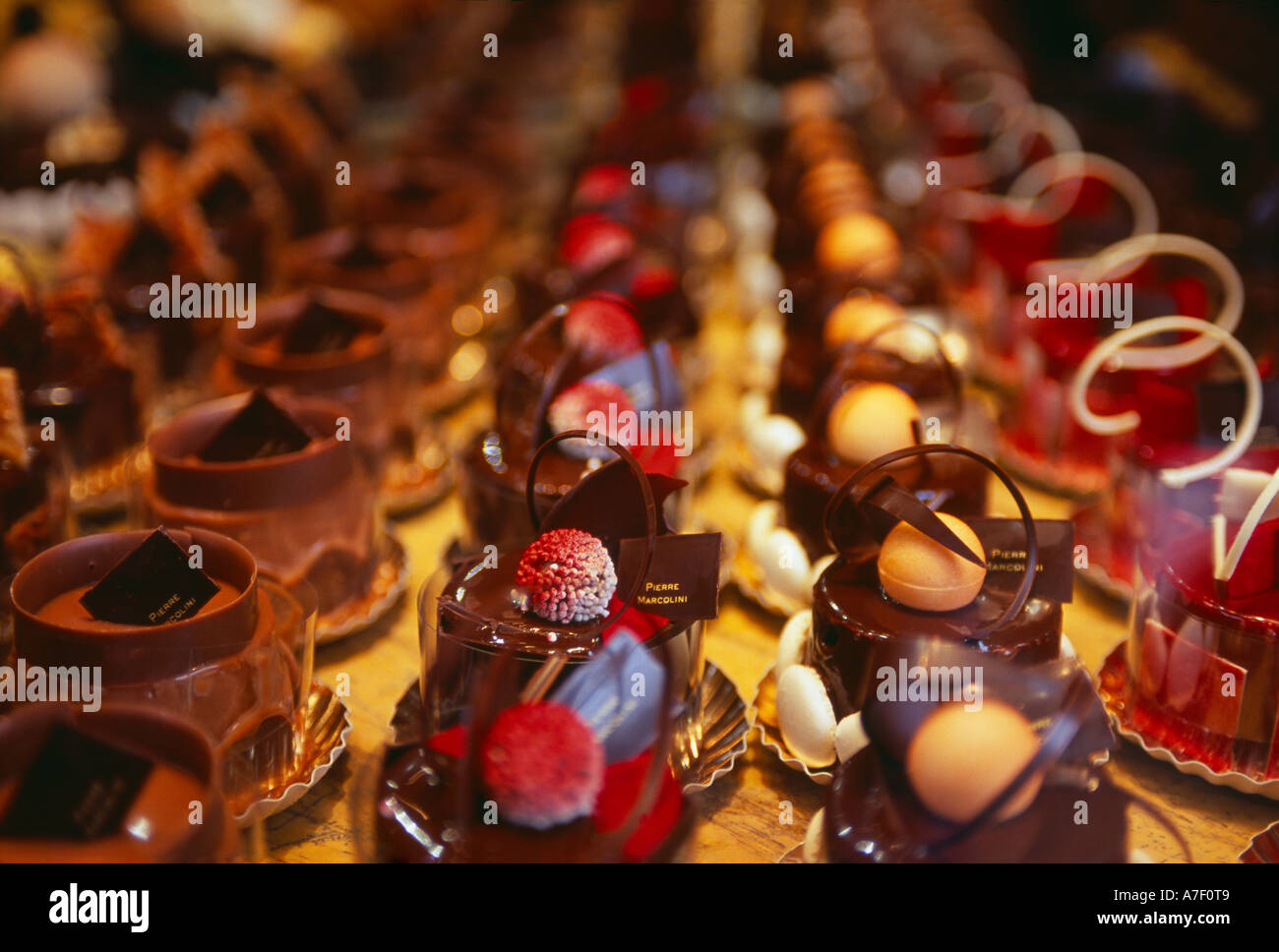 Chocolates food shop brussels -Fotos und -Bildmaterial in hoher ...