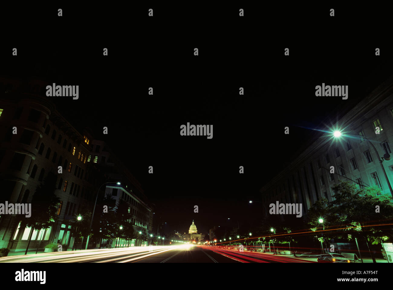 USA Washington DC Ampel an der Pennsylvania Avenue von Capitol Hill auf Sommernacht Stockfoto